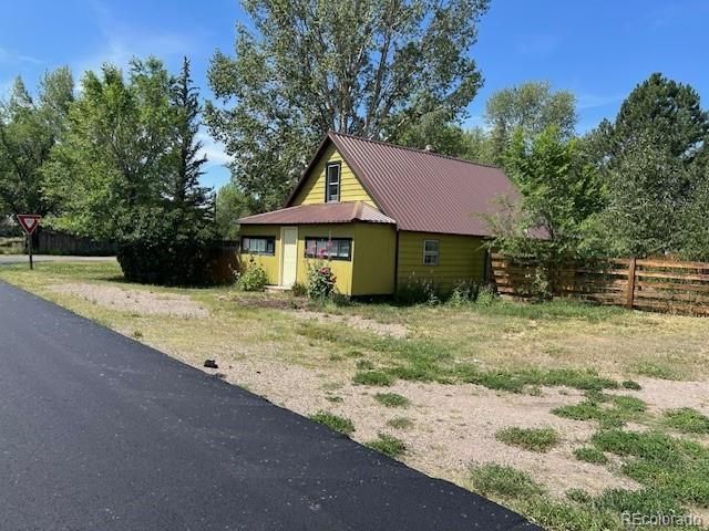 355 9th St, Saguache, CO 81149
