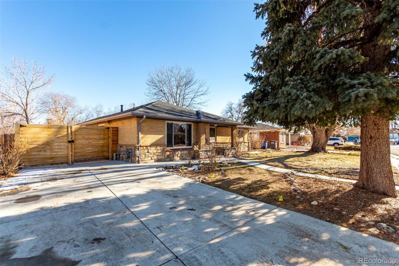 5470 Holland Dr, Arvada, CO 80002