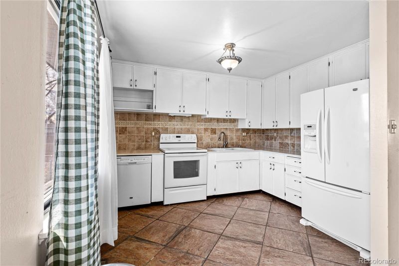 1214 Doris Dr, Canon City, CO 81212