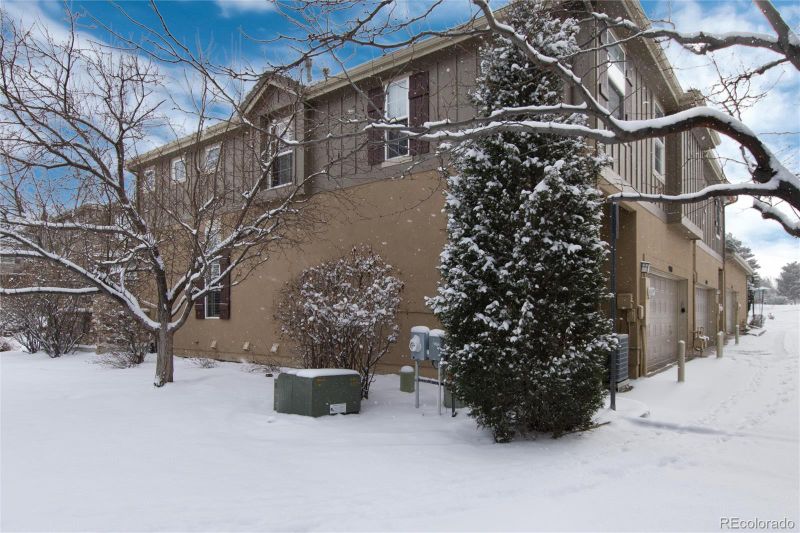 9060 Old Tom Morris Cir, Highlands Ranch, CO 80129