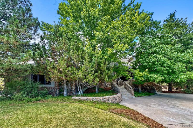 39 Golden Eagle Ln, Littleton, CO 80127