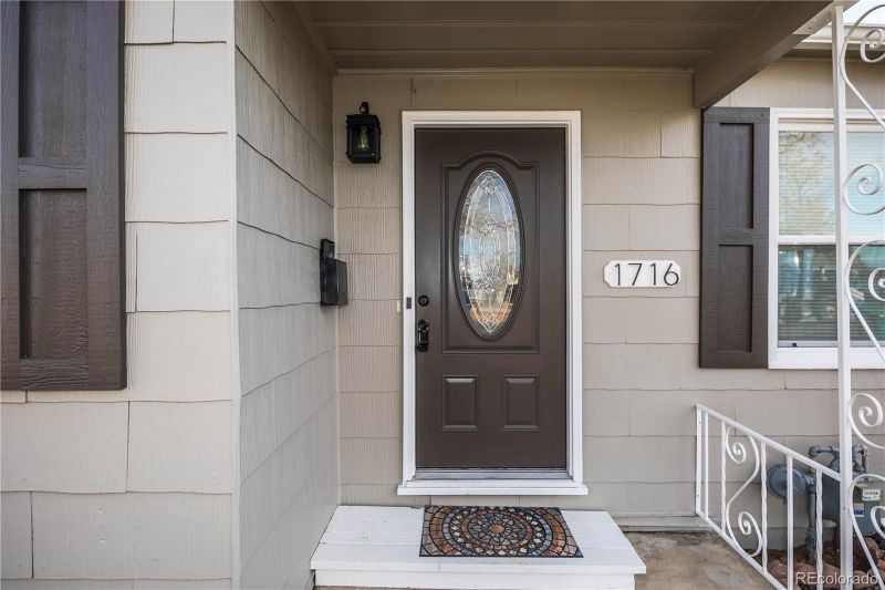 1716 Moline St, Aurora, CO 80010