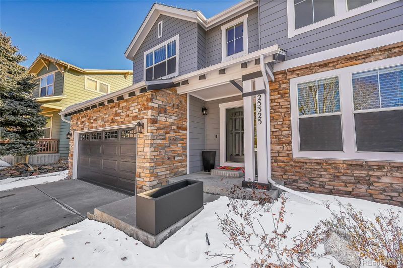 25325 E Park Crescent Dr, Aurora, CO 80016