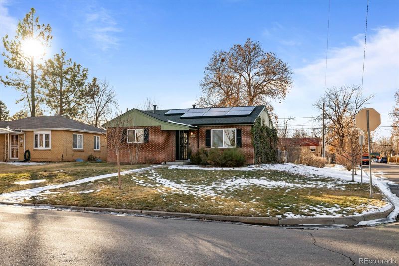 1585 Roslyn St, Denver, CO 80220