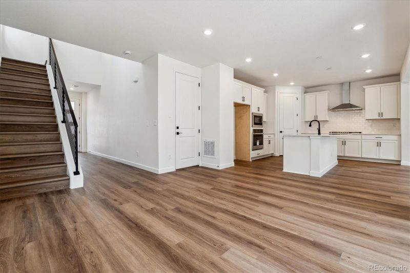 8498 Eagle River St, Littleton, CO 80125