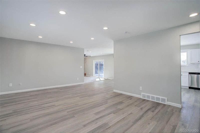 615 S Oakland St, Aurora, CO 80012