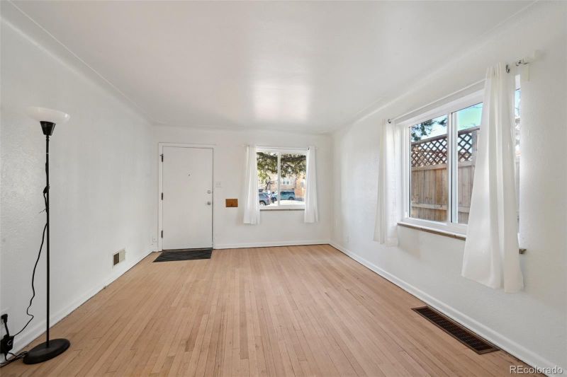 176 S Washington St, Denver, CO 80209
