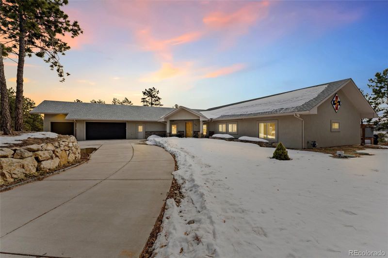 938 Spruce Rd, Larkspur, CO 80118