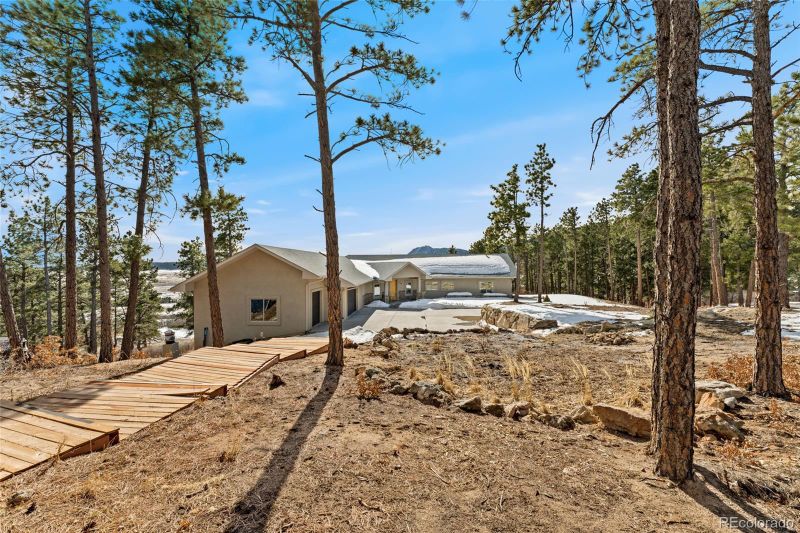 938 Spruce Rd, Larkspur, CO 80118