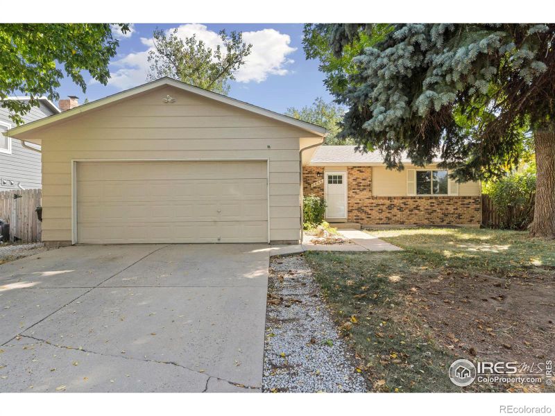 2466 Leghorn Dr, Fort Collins, CO 80526