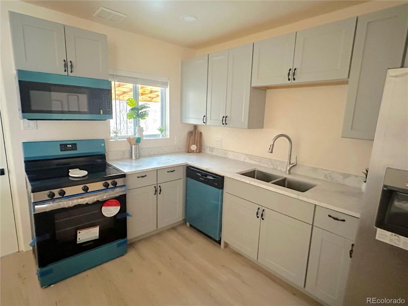 1120 Tucson St, Aurora, CO 80011