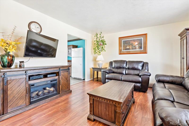 3310 W Mountain Rd, Englewood, CO 80110