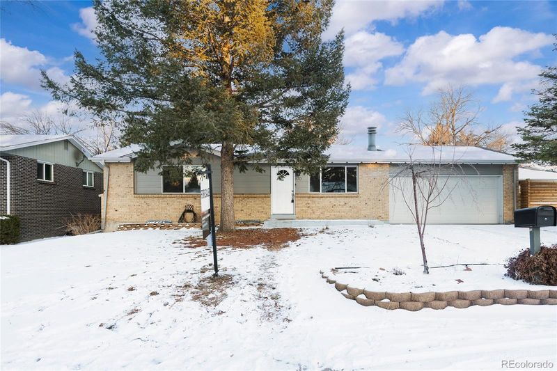 670 S Oswego St, Aurora, CO 80012