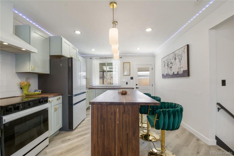 190 W 1st Ave, Broomfield, CO 80020