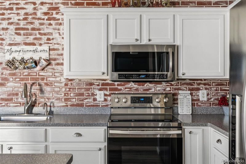 8142 S Laredo Ct, Englewood, CO 80112