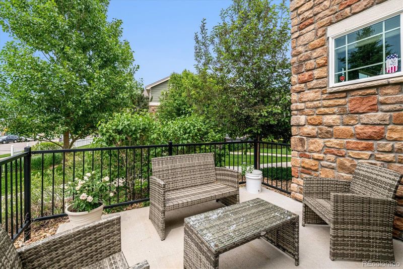 1879 S Buchanan Cir, Aurora, CO 80018