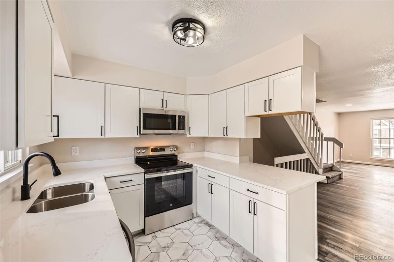 8160 S Fillmore Cir, Centennial, CO 80122