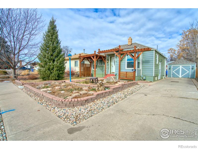 305 W 12th St, Loveland, CO 80537