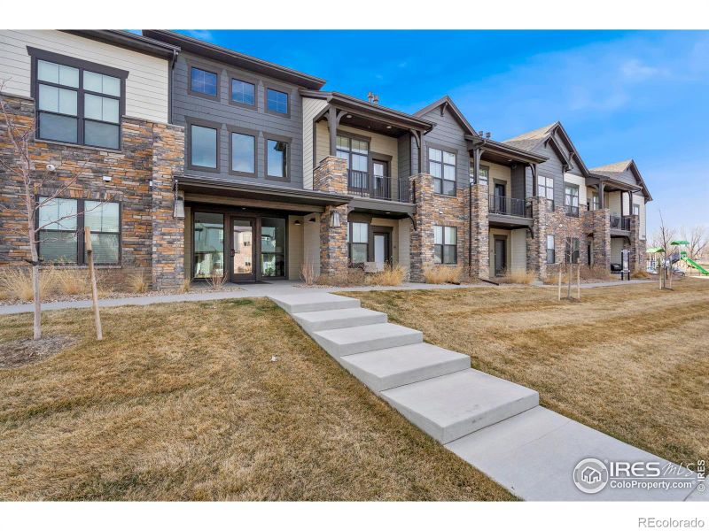255 High Point Dr #204, Longmont, CO 80504