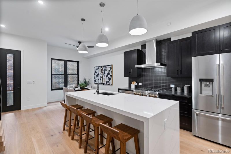 2010 Pearl St #B, Boulder, CO 80302