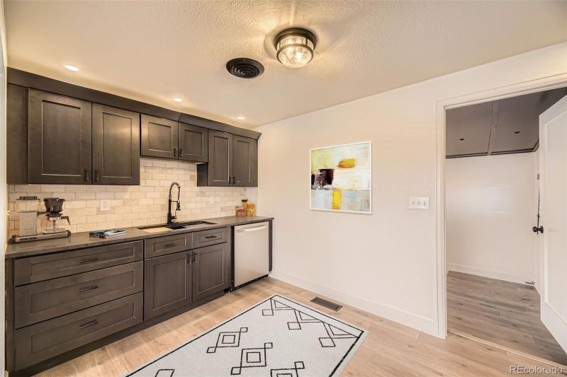 4035 S Hazel Ct, Englewood, CO 80110