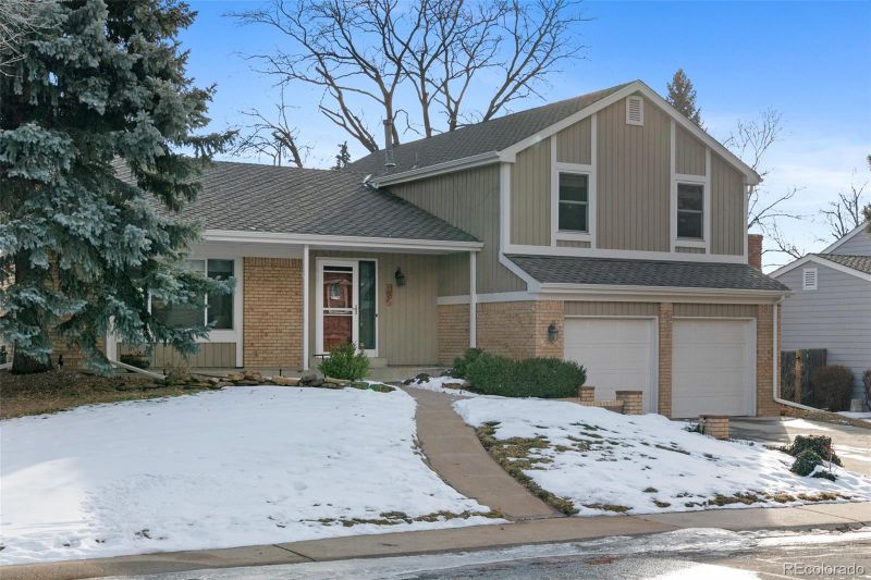 8376 E Hinsdale Dr, Centennial, CO 80112