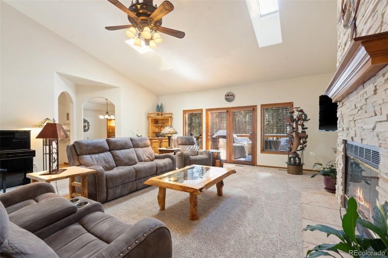 25 Long Bow Cir, Monument, CO 80132