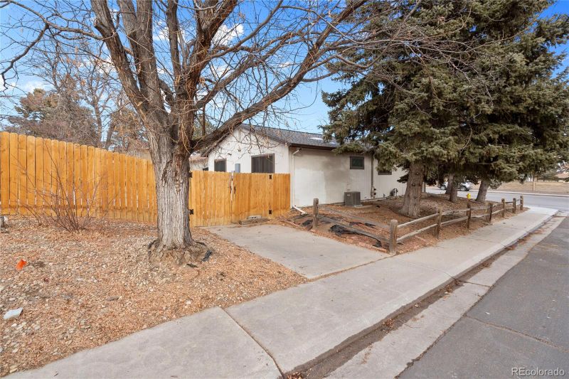 3599 S Kalispell St, Aurora, CO 80013