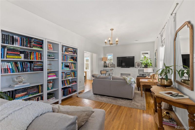 2740 N Fillmore St, Denver, CO 80205