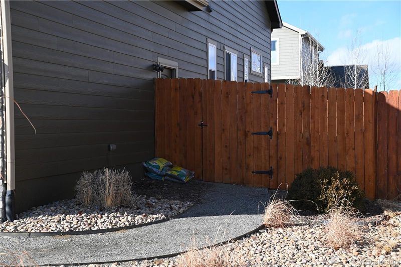 9121 Harlequin Cir, Frederick, CO 80504
