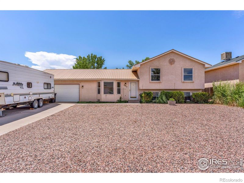 669 S Wolcott Dr, Pueblo, CO 81007
