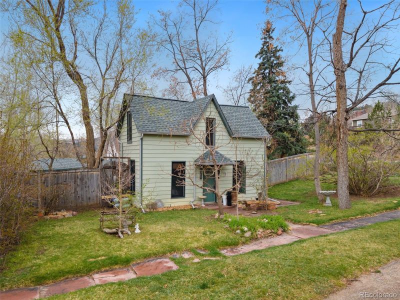 443 Seward St, Lyons, CO 80540