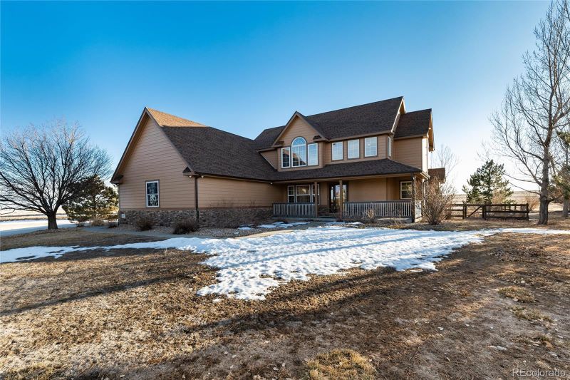 1120 Antelope Dr W, Bennett, CO 80102