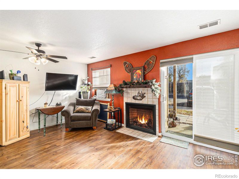 225 E 8th Ave #F-4, Longmont, CO 80504