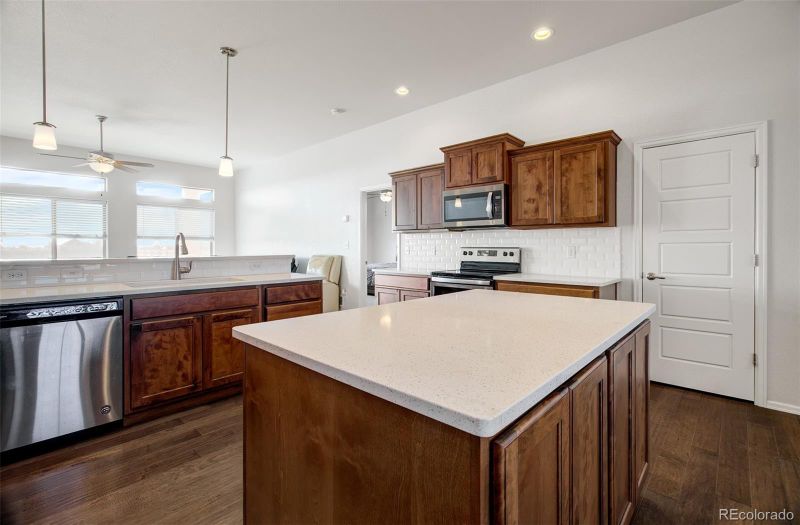 1152 E Desert Cove Dr, Pueblo, CO 81007