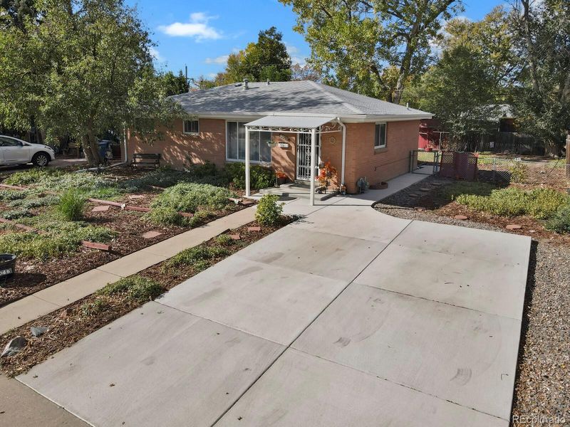 3045 Xanadu St, Aurora, CO 80011