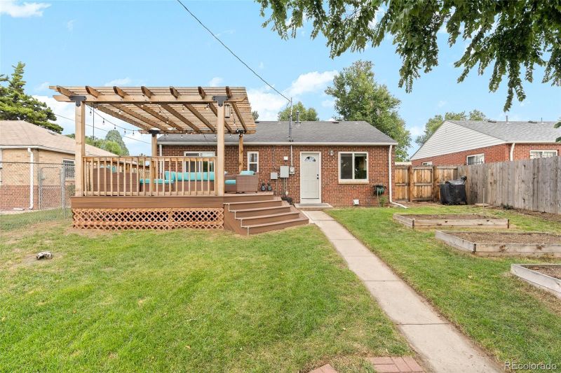 2929 N Columbine St, Denver, CO 80205