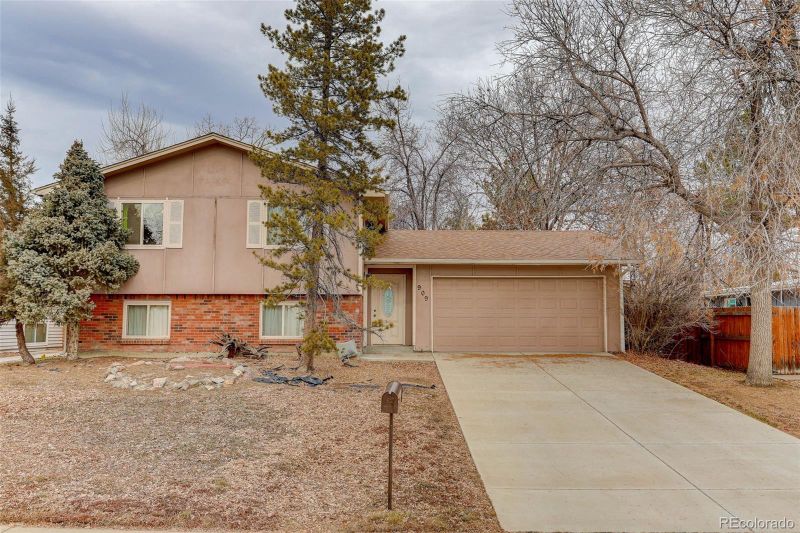 909 E 7th Ave, Broomfield, CO 80020
