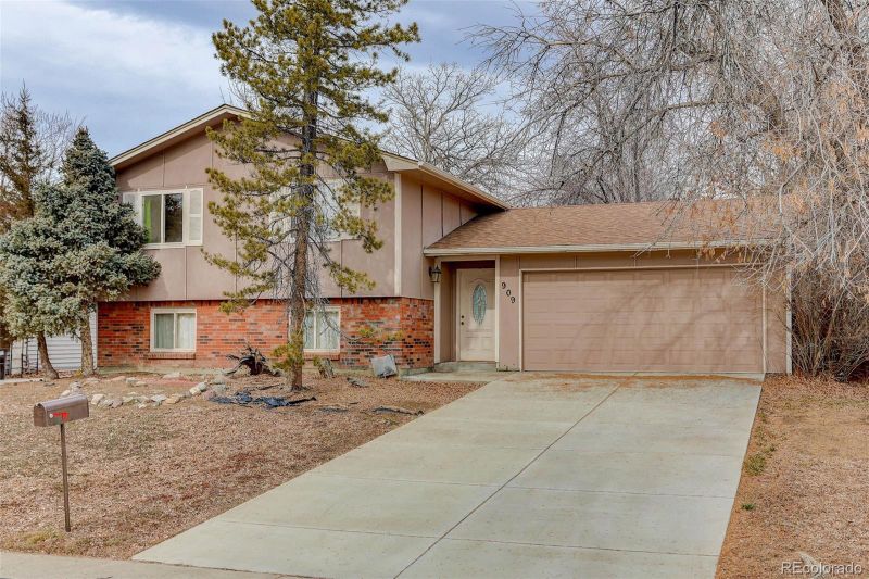 909 E 7th Ave, Broomfield, CO 80020