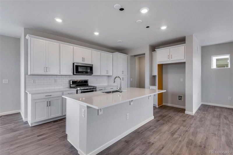 24801 E 33rd Dr, Aurora, CO 80019