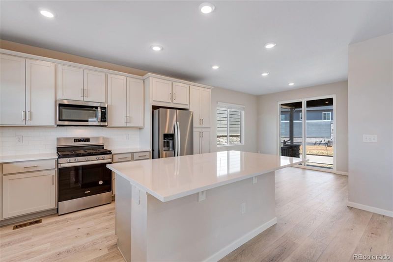 24851 E 33rd Dr, Aurora, CO 80019