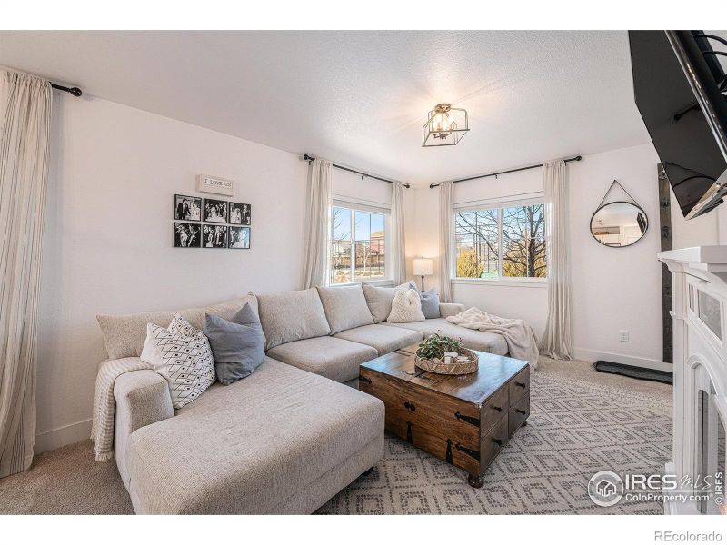 673 Country Road Trl N, Berthoud, CO 80513