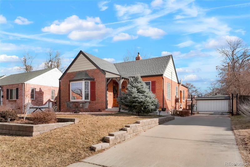 1536 Newport St, Denver, CO 80220