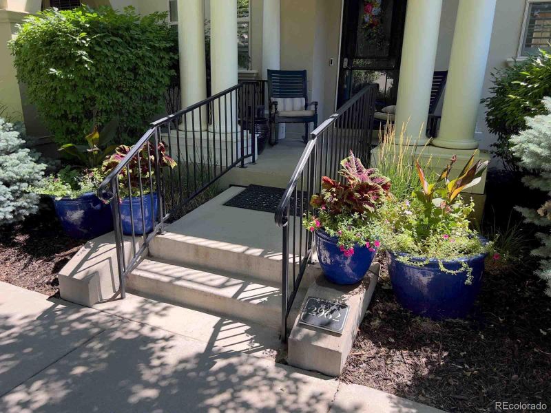 2962 Akron Ct, Denver, CO 80238