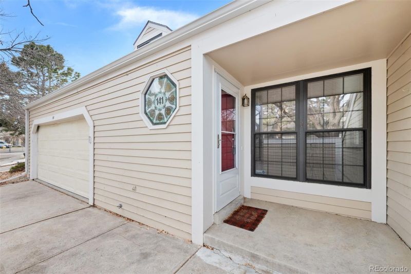 141 S Fraser Cir, Aurora, CO 80012