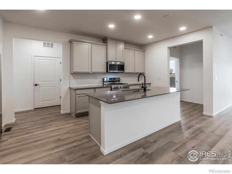 1670 Alfalfa Ln, Johnstown, CO 80534