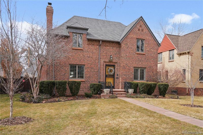 945 Niagara St, Denver, CO 80220