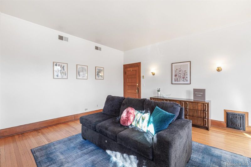 1401 N Franklin St #2, Denver, CO 80218