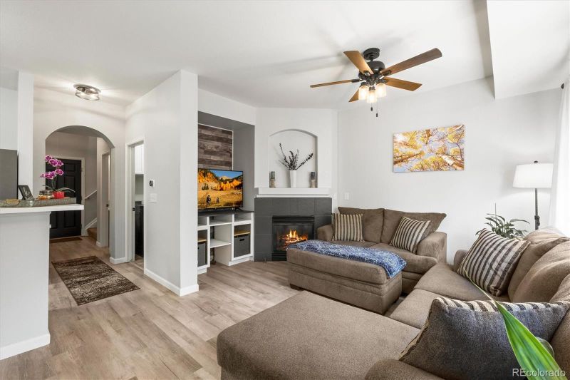 212 Quari St, Aurora, CO 80011
