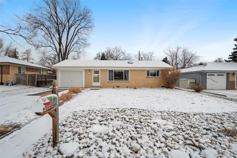 581 S Simms St, Lakewood, CO 80228
